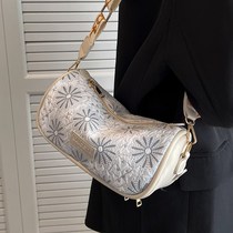 Gentle temperament ~ this year popular ti bouquet bag women summer 22 new advanced senses small square bag fashion diagonal satchel
