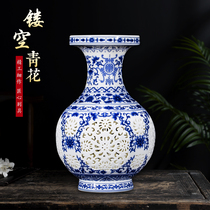 Jingdezhen Ceramic Small Vase Mini Hollow Blue and White Porcelain Flower Arrange Vintage Chinese Home Wine Cabinet Decoration Ornaments