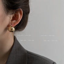 Korean fashion simple personality ball earrings ear buckle Net red temperament design feel earrings women