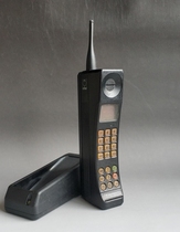 Level Hall > Collectibles The first generation of digital card mobile phone antique Motorola 3200 black brick