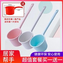 Thickened plastic water scoop kitchen long handle water spoon home baby bath shampoo water Spoon thick scoop water spoon