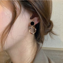 Ring ring earrings female 2021 New Tide black design advanced feel earrings simple temperament earrings female versatile earrings