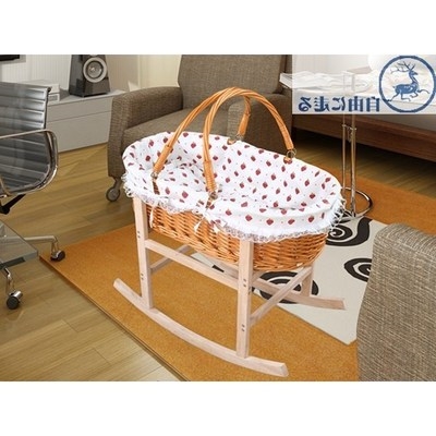 The Child D put the portable basket back basket New Birth weaving out the hand of the bamboo basket child carrying the baby blue