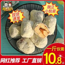  Net red milk jujube sandwiched with almond milk Fu jujube Badanmu cream jujube burst snowflake cheese Net red fried snacks