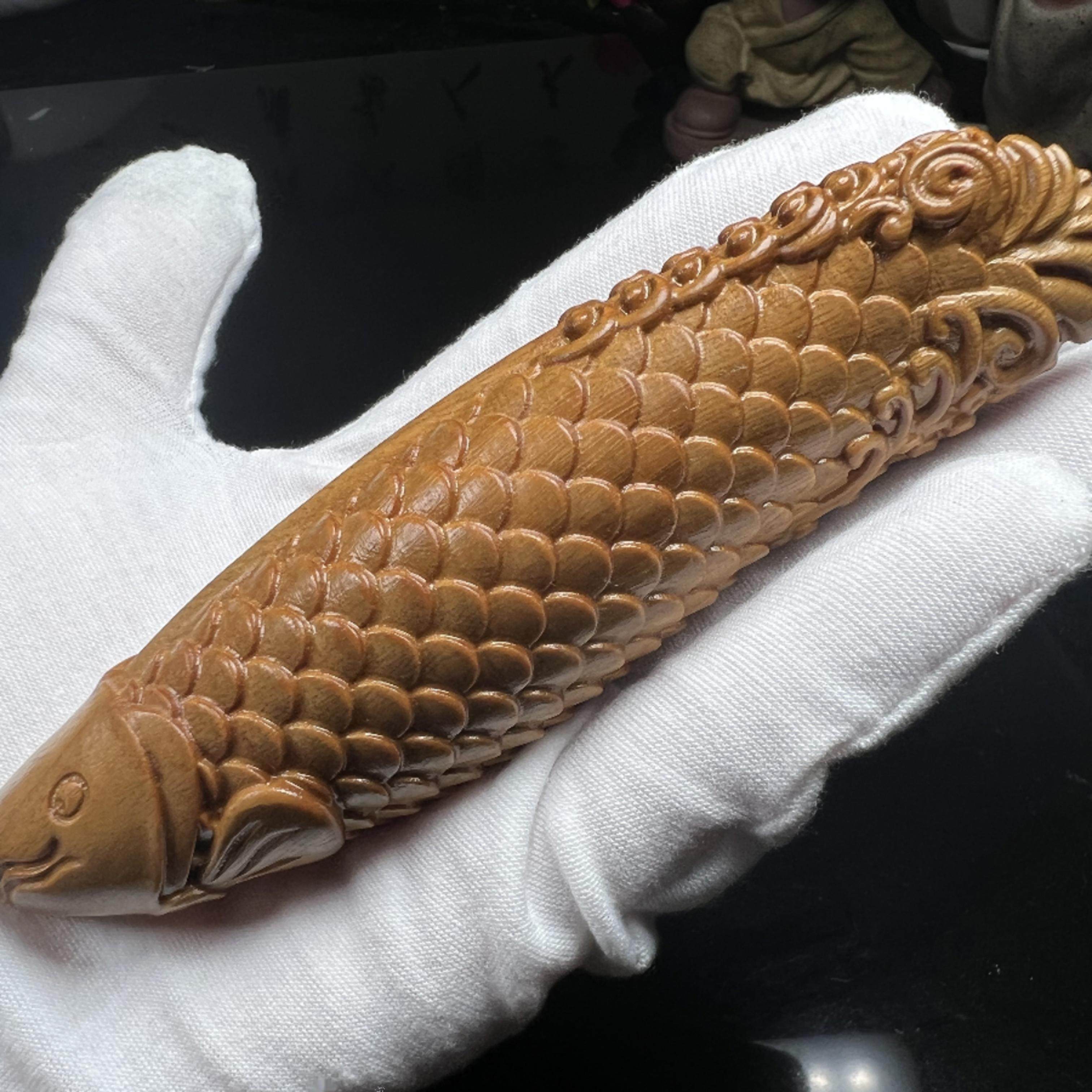 潭柘寺石鱼绿檀木雕刻福鱼把件开箱:手把件收藏新宠值得入手吗?-旅游-淘宝好物网