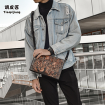 Leather Mens Single Shoulder shoulder bag Fashion Tide Brand Envelope Backpack Japanese Personality Casual Handmade Leather Carving Handheld Bag