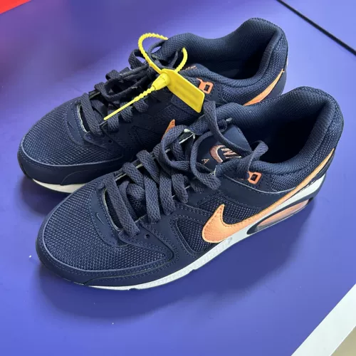 Badfalls без отказа, Nike Женская спортивная кроссовка 397690-488 Фуг слева 5,5 справа 5