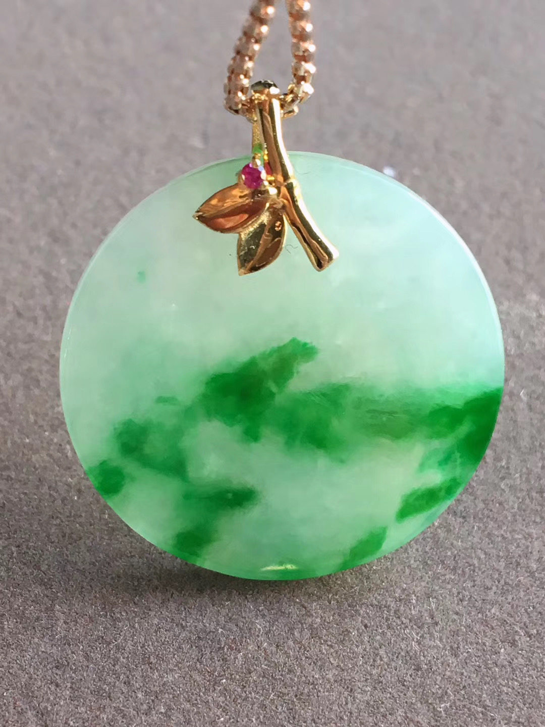 恒鑫翡翠a货冰种翡翠飘绿无事牌镶嵌平安无事牌吊坠【私拍无效】