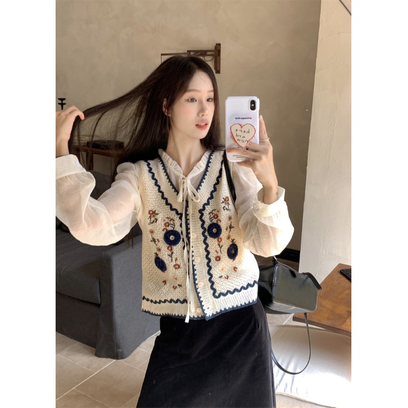 Xiaoxiangfeng Heavy Industry Embroidered Blue Vest Coat for Women's Autumn 2023 New Folding V-neck Slim Fit Short Vest
