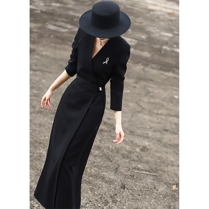MEXCOCO ハイエンド 2024 春の新しい気質通勤スリム V ネックアセテートブラックスーツドレス女性のための