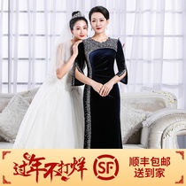 Noble mother-in-law wedding dress 2021 new autumn and winter young size gold velvet cheongsam happy mother-in-law dress female