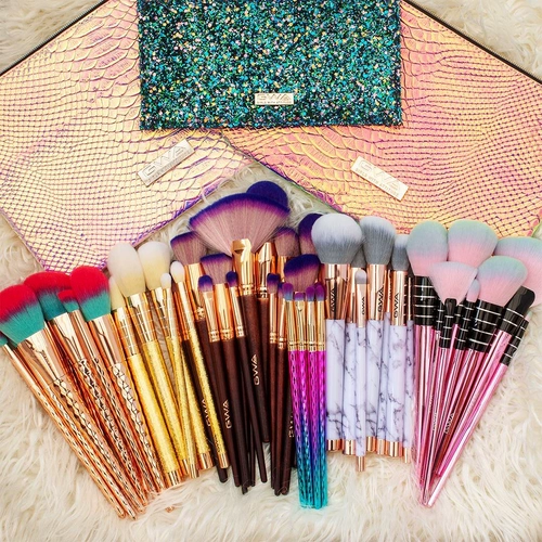 Радужная мраморная брендовая кисть