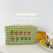 Korea ins small fresh green plaid love embroidery cute cosmetic bag Large capacity canvas portable storage bag