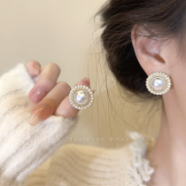 High-end pearl earrings womens 2023 new cold wind earrings French retro niche design explosive earrings