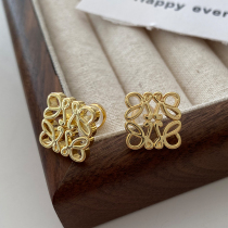 Luojia earrings 2022 new trendy small fragrant style metal texture earrings light luxury high-end sense simple and small earrings