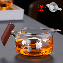 Thickened heat-resistant glass fair cup floral pear solid wood side made tea seigong fu tea with tea instrumental wood handle Gongcup tea filter