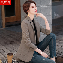  Casual plaid blazer womens long-sleeved 2021 spring and autumn new early spring Korean version of the small suit slim woolen top