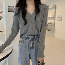 Knitted base shirt Womens Autumn and Winter 2021 New style V-neck sweater design sense niche cardigan coat
