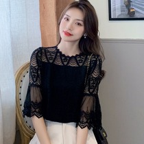 2021 autumn and winter New black lace top fashion slim foreign style design sense Joker knit base shirt womens clothing