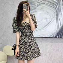 Tea break French retro Hepburn style temperament little man sweet first love doll collar black floral dress female summer