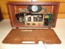 Lingyu Tang _ _ Collection Nostalgic Shanghai brand 163-7 tube radio made in Shanghai in the 1960s