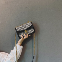  MK AK French niche 2021 new summer womens bag high-end sense super fire small bag tide all-match oblique cross chain bag