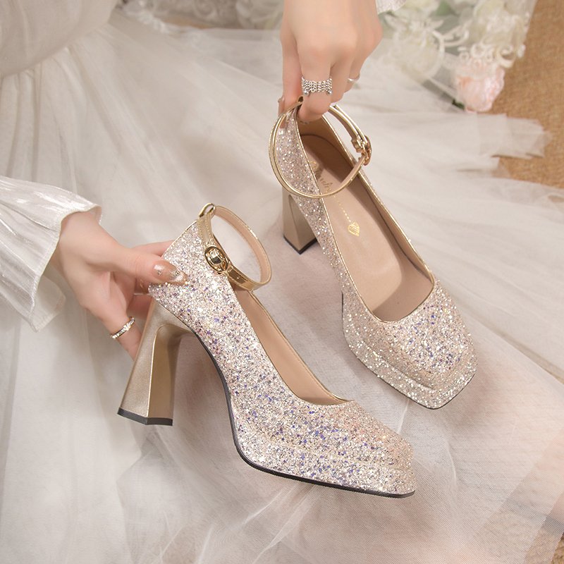 結婚式の靴女性のためのハイヒール 2023 秋と冬の新スタイル浅い厚いヒール防水プラットフォームクリスタルウェディングシューズプリンセススクエアトゥ