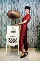 Guest photo shoot Gu star designer Shanghai physical store wedding mother dress crimson lace cheongsam custom