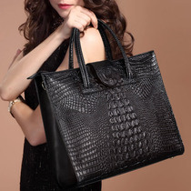 Leather temperament womens bag 2021 spring and summer new trendy all-match soft leather large-capacity crocodile pattern handbag womens messenger bag