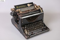Domestic spot last century American brand Fox The Fox model Nr 24 antique mechanical typewriter