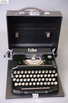Domestic spot 50 s German Erika Model 9 antique mechanical typewriter function intact cultural collection