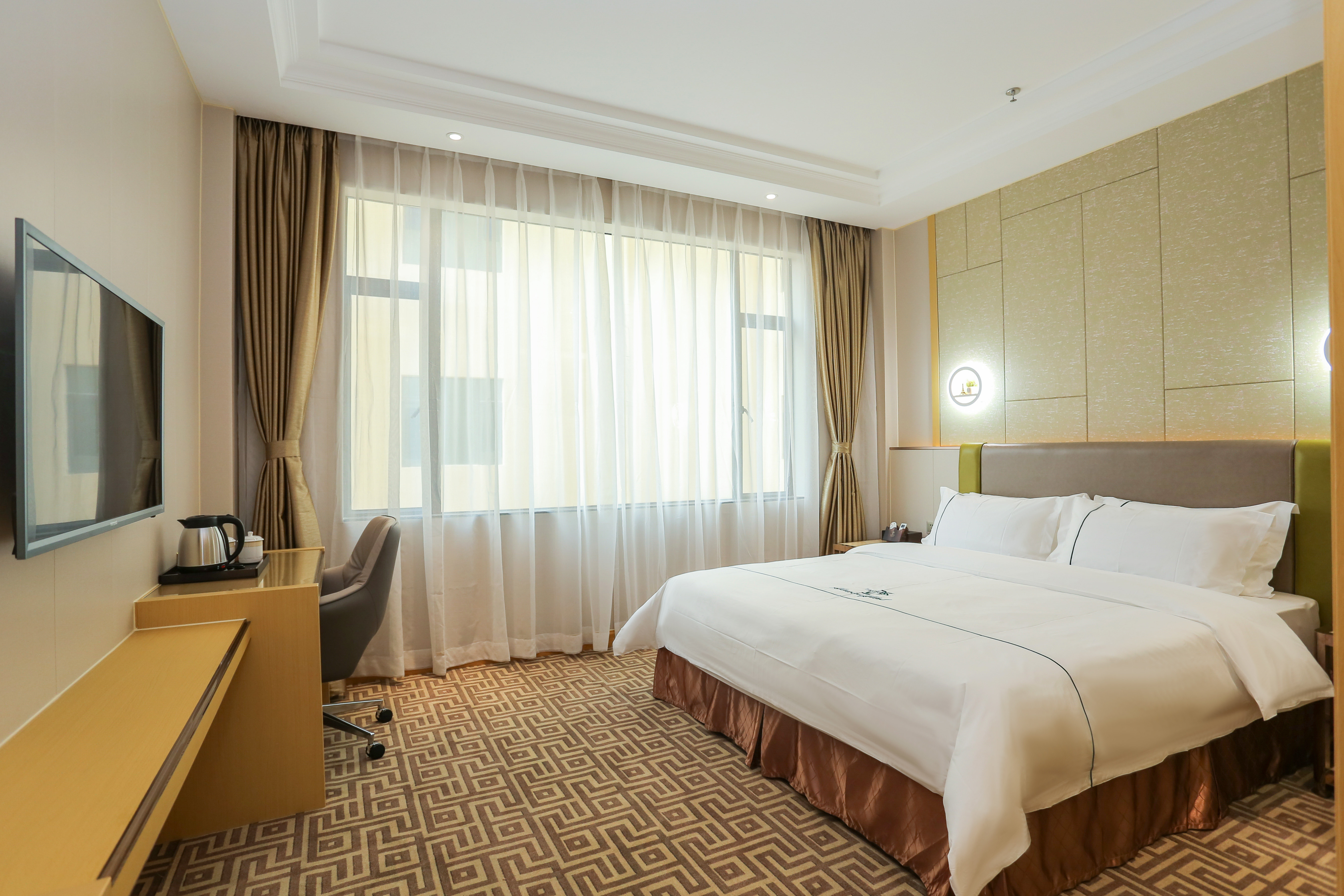 🔥入住夏威夷国际酒店(深圳新桥南环路店)豪华大床房(1)的极致体验✨-旅行团-淘宝好物网