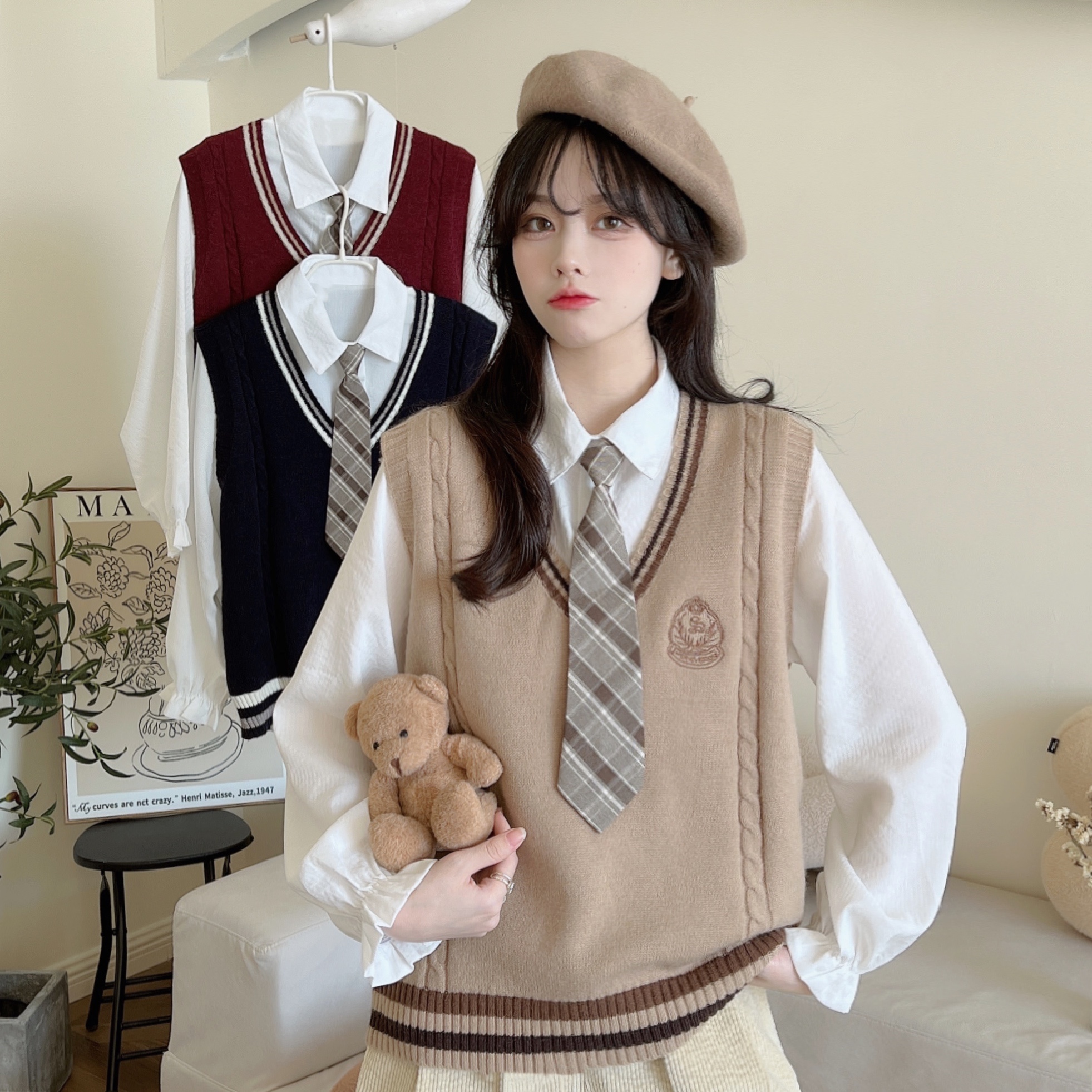 College style knitted vest for women's autumn, winter, and winter layering with a camisole and loose V-neck sleeveless sweater vest