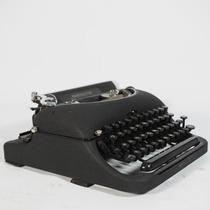 Old antique typewriter REMINGTON REMINGTON portable mechanical English typewriter printer function good