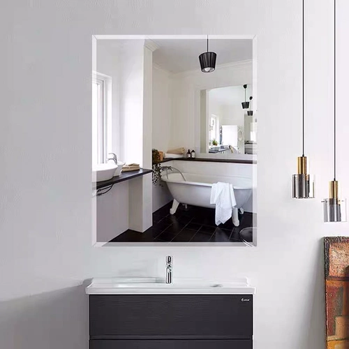 Индивидуальное зеркало в ванной комнате стена ванной -туалет туалетный туалет