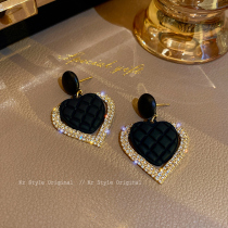 South Korea light luxury love heart nails female 2021 New Tide method earrings niche design sense temperament Net red earrings