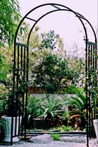 European-style wrought iron arches vines and Moon Arches outdoor gardening decoration melon frame flower door iron climbing cane Lotus frame clematis