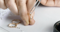 WEARWHATS tired old master craftsmen sophisticated jewellery Custom support to figure out