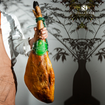 Spanish ham imported Iberia SJ black pig hind legs with bones and whole legs eaten raw green label White Label