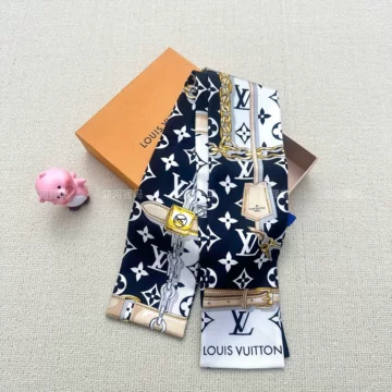 LOUIS VUITTON 路易威登 丝巾 M75120 中古美品 LOUIS VUITTON 路易威登 丝巾 M75120 中古美品 LOUIS VUITTON 路易威登