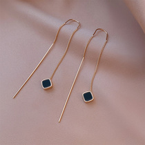 Art Mino black small square block ear line lukewarm wind ear nail minimalist earrings female fashion streaming Su 2022 new ear chain