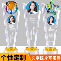 The photo trophy is customized to make a high-end photo sales enterprise outstanding staff crystal transparent creative lettering medal