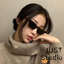 Jennie with sunglasses cat eyes personality Korean version of Nana BAO WEN color Street shooting concave shape cool tide male sun glasses female