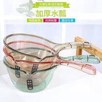 Big water ladle plastic kitchen long handle water spoon water scoop water scoop home water drifters baby baby shampoo Cup