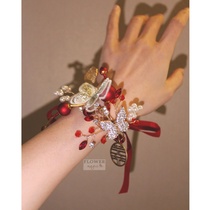 Heavy industry luxury beautiful red bridal bridesmaid sister group toast hand flower