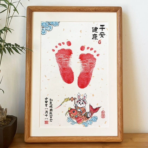 Руки кролика и печать ноги