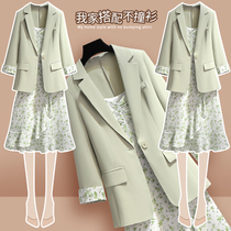 Green suit jacket female spring summer 2022 new advanced design sensation small crowding-free temperamental thin western suit suit