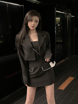 Suit suit female 2021 new autumn fried street fashion vintage black suspender skirt two-piece foreign style Net red temperament