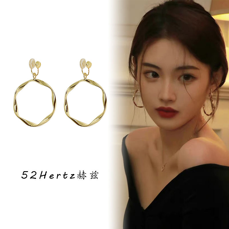 Retro Round Earrings Women's Hong Kong Style Mosquito Incense Plate Ear Clip Round Face New Style Earrings Without Earholes Gold Earrings Big Earrings