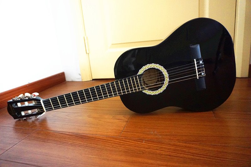 39-inch classical guitar beginner introduction acoustic guitar 39-inch nylon strings (send package) do not swallow the sound is not new